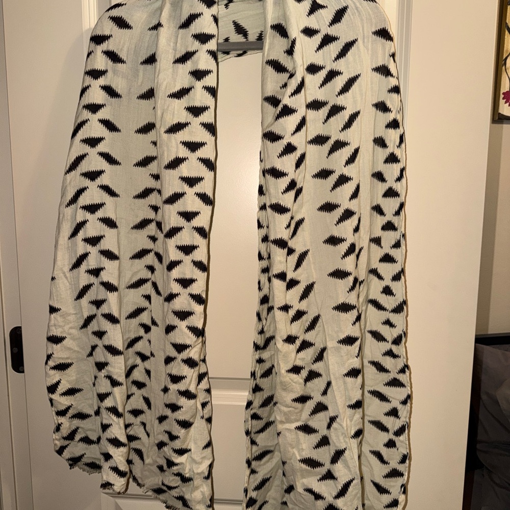 GAP Cream and Black Geometric Fringe Scarf